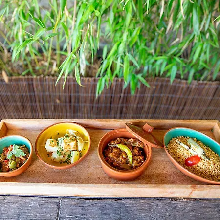 Ecole - & Restaurant - Teritoria